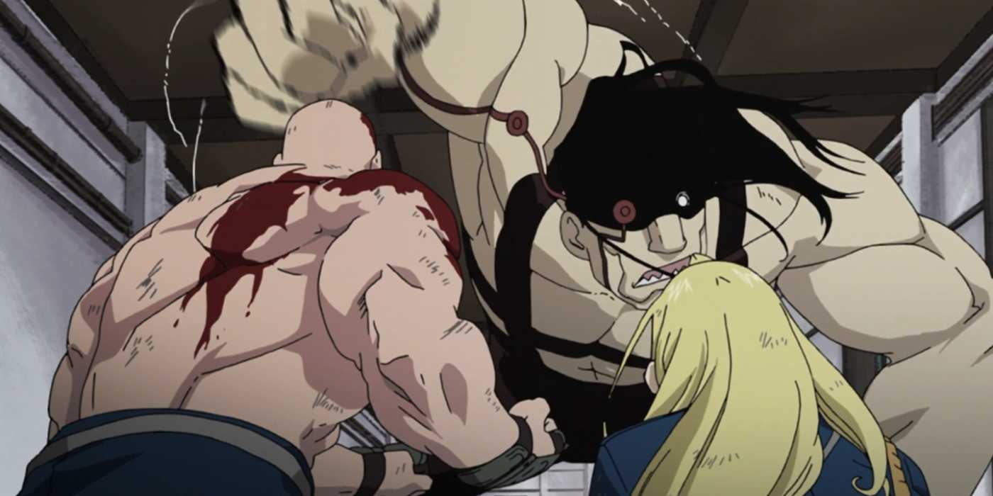 Sloth lance un coup de poing à Olivier Mira et Alex Armstrong dans Fullmetal Alchemist: Brotherhood