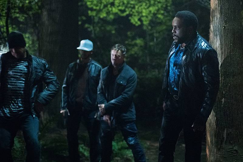 Arrow Adds A New Vigilante In Human Target Photos