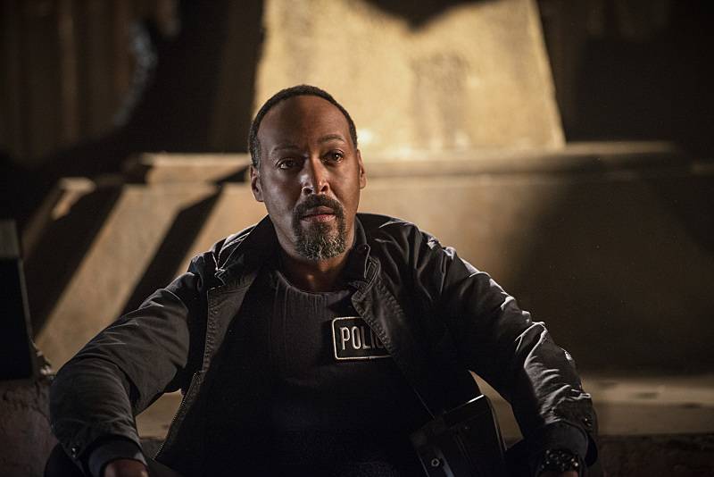 Kevin Smith, Killer Frost Featured In New Flash Pics