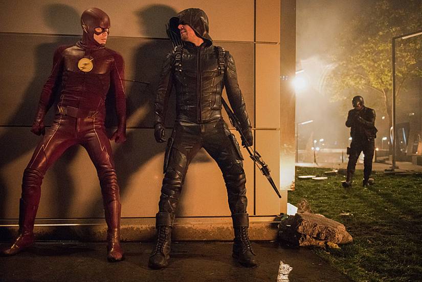 The Flash Recap: The Dominators Wreak Havoc Across the Arrowverse