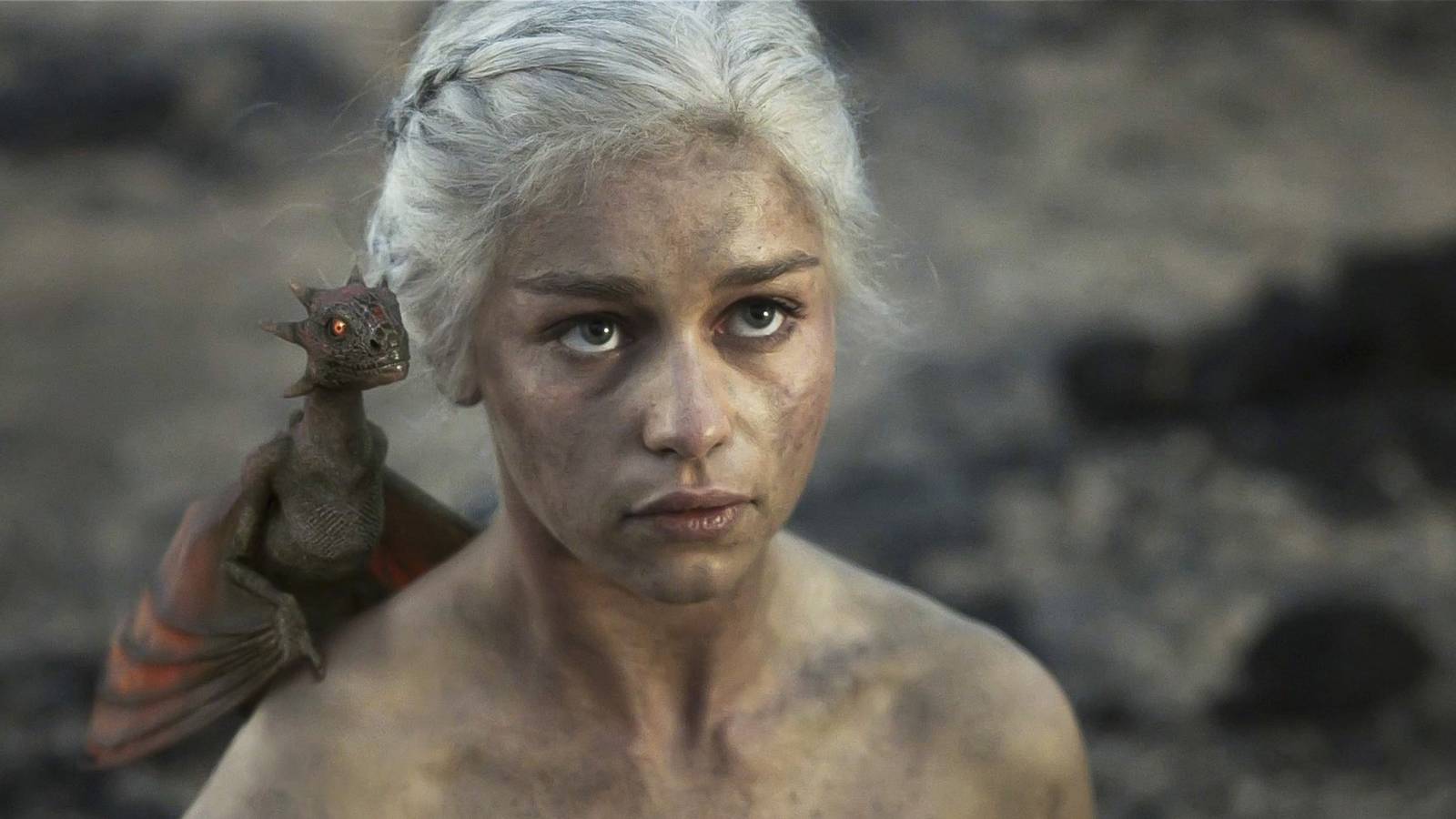 Game of Thrones' Emilia Clarke Wanted a Dragon Egg Souvenir, image size:1600x900