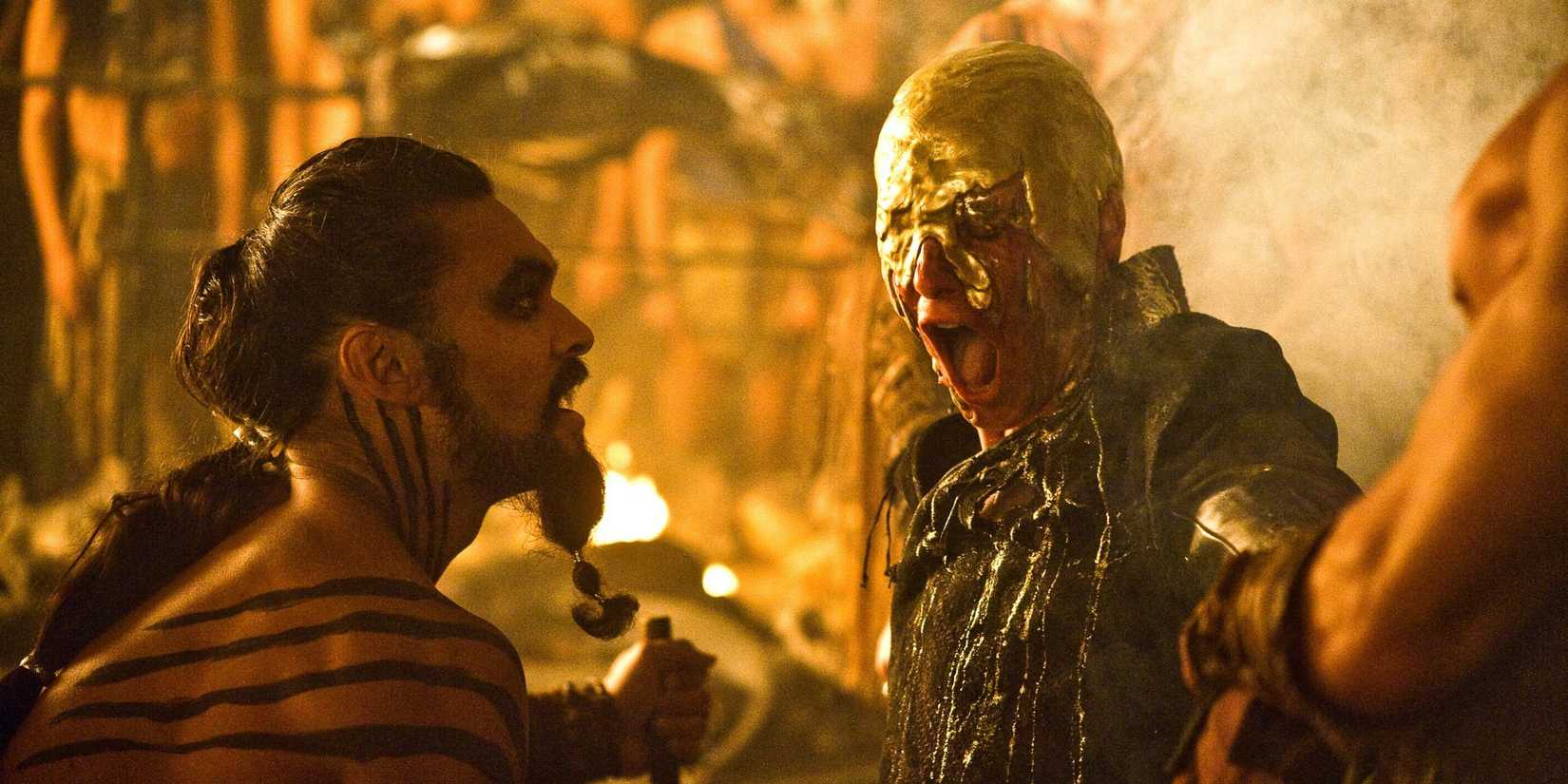 Drogo gives Viserys his crown of gold in Game of Thrones
