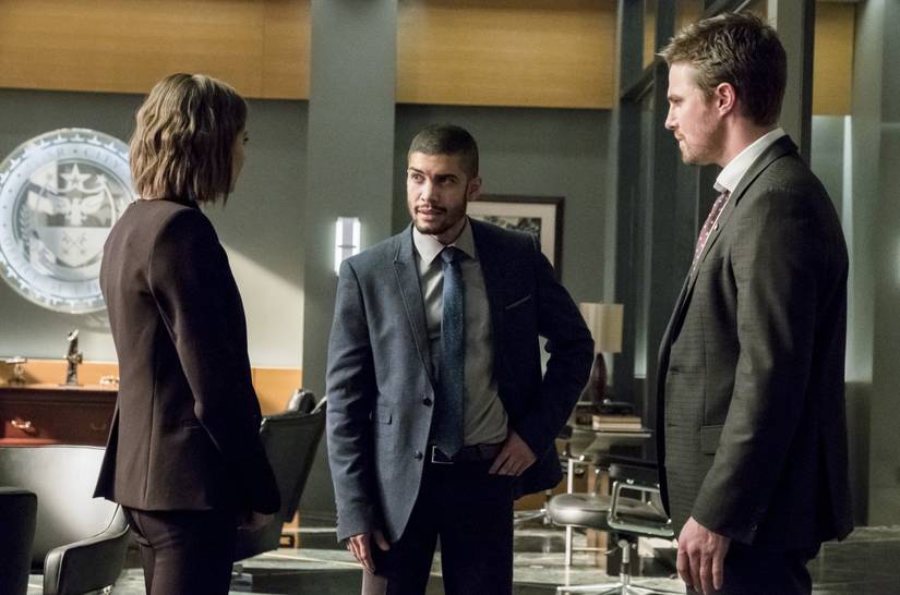 Wild Dog Takes The Lead In New Arrow Photos