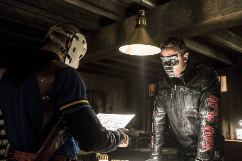 Wild Dog Takes The Lead In New Arrow Photos