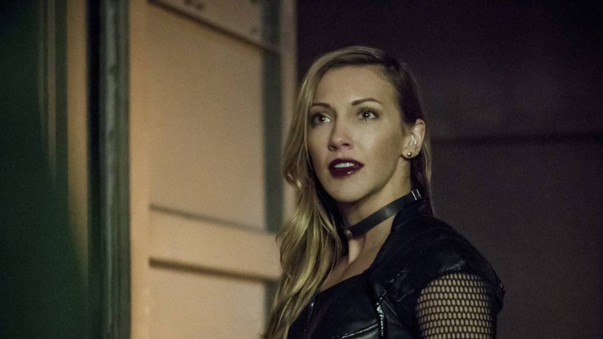 Arrow: Katie Cassidy Returns in Latest Photos, image size:1200x675