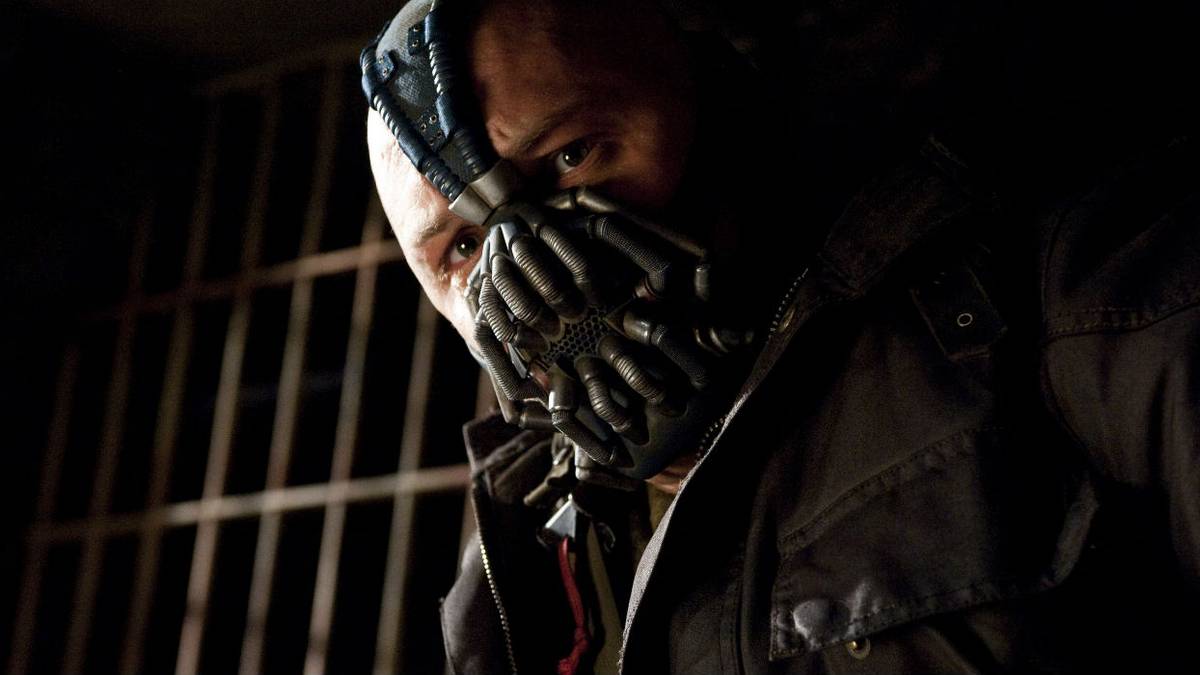 Elseworlds Photo Pays Homage to The Dark Knight Rises' Bane