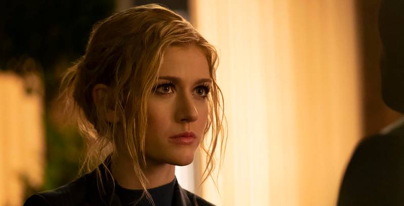 Arrow aposta em triângulo amoroso da nova geração na temporada final