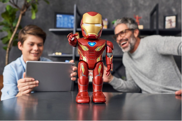 アイアンマン MK50ロボット Iron Man MK50 Robot Marvel Avengers Action Figure Toys R Us