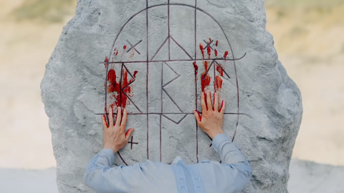 Midsommar's Hidden Symbols Give Away the Movie's Ending