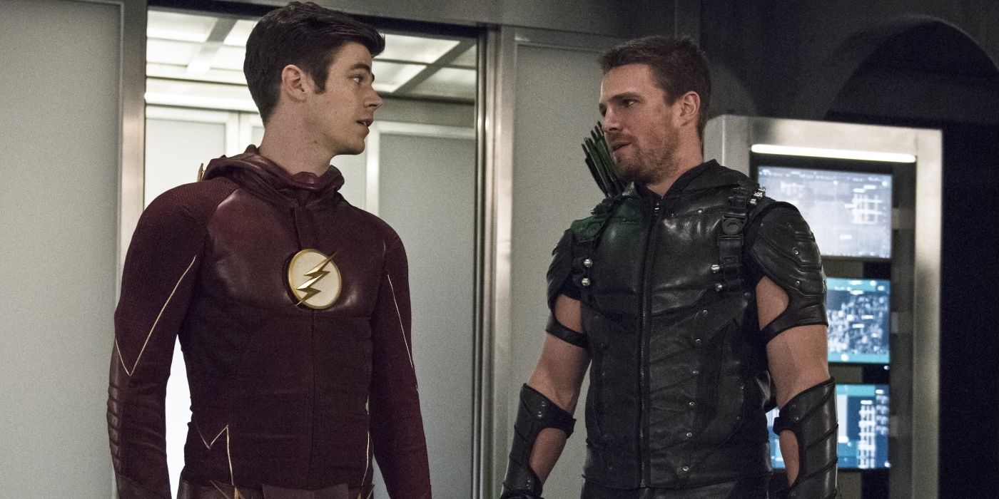 The Flash Oliver Queen Left Barry Allen This Sentimental Gift