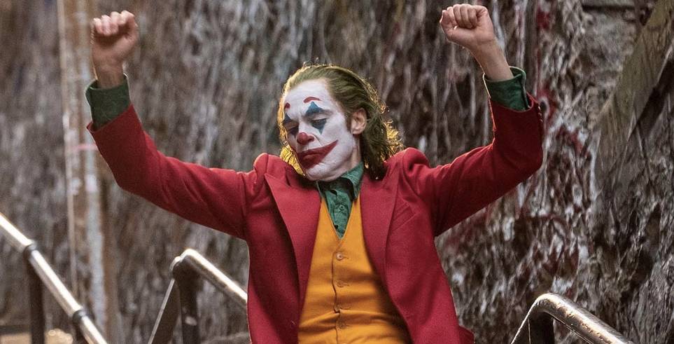 https://static0.cbrimages.com/wordpress/wp-content/uploads/2019/09/Joaquin-Phoenix-Joker-Dancing-Featured.jpg?q=50&fit=crop&w=963&h=491&dpr=1.5