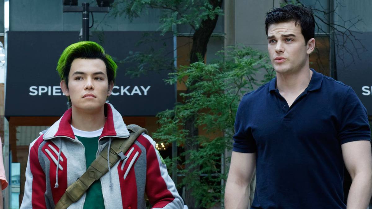 Titans: Beast Boy and Superboy Bond in New Photo Set