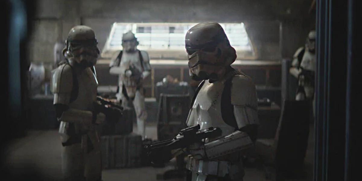 Stormtroopers mirando suas armas na temporada 1 de The Mandalorian