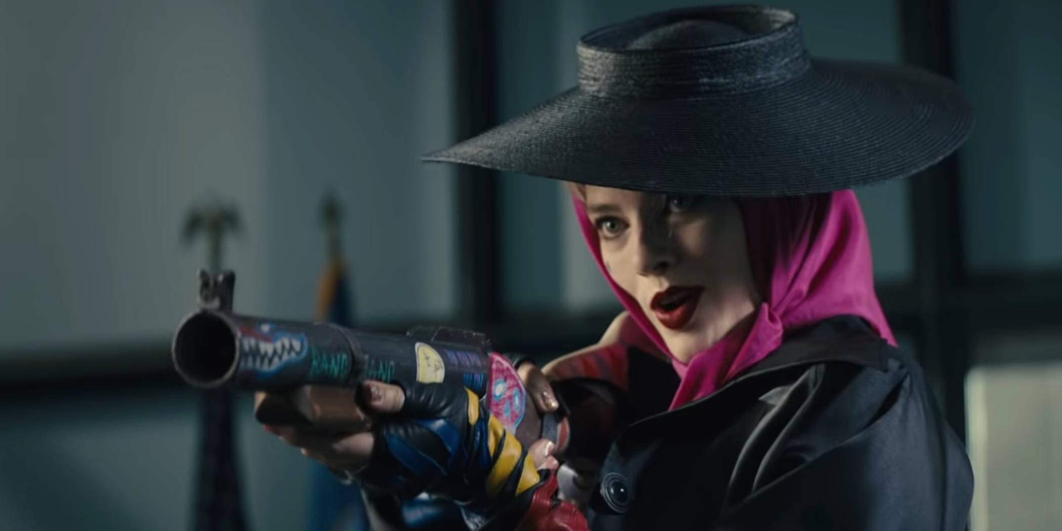 Featured image of post Harley Quinn s Weapons Often depicted as either a giant wooden mallet or a black and red monstrosity nobody wants to be caught