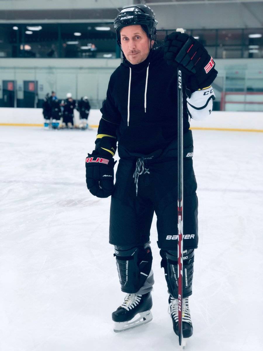 https://static0.cbrimages.com/wordpress/wp-content/uploads/2020/02/Mighty-Ducks-Coach-Bombay.jpg?q=50&fit=crop&w=963&h=1284&dpr=1.5 https://static0.cbrimages.com/wordpress/wp-content/uploads/2020/02/Mighty-Ducks-Coach-Bombay.jpg?q=50&fit=crop&w=963&h=1284&dpr=1.5