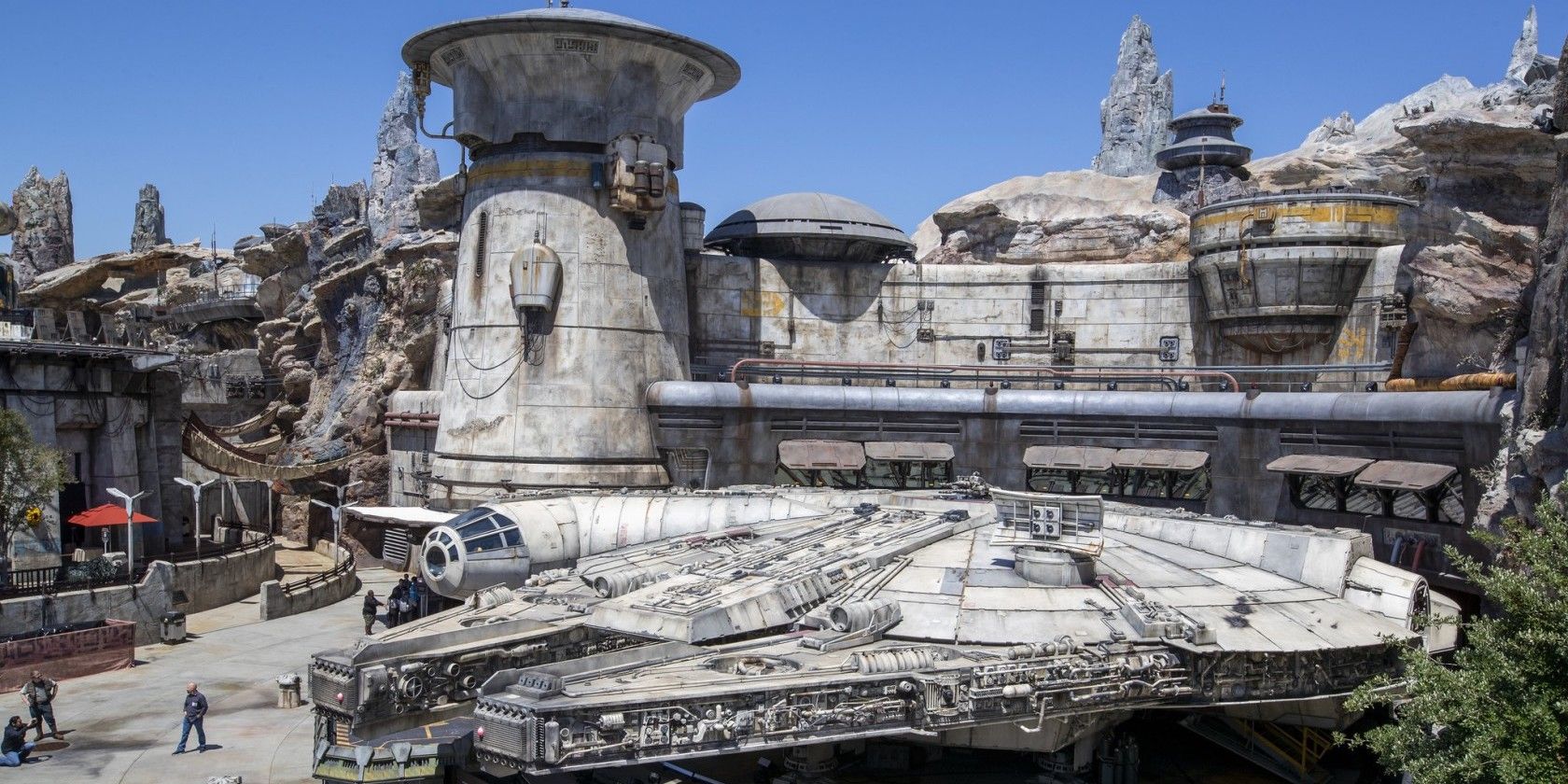 New Star Wars Book Guides You Through Galaxy's Edge's Batuu | CBR