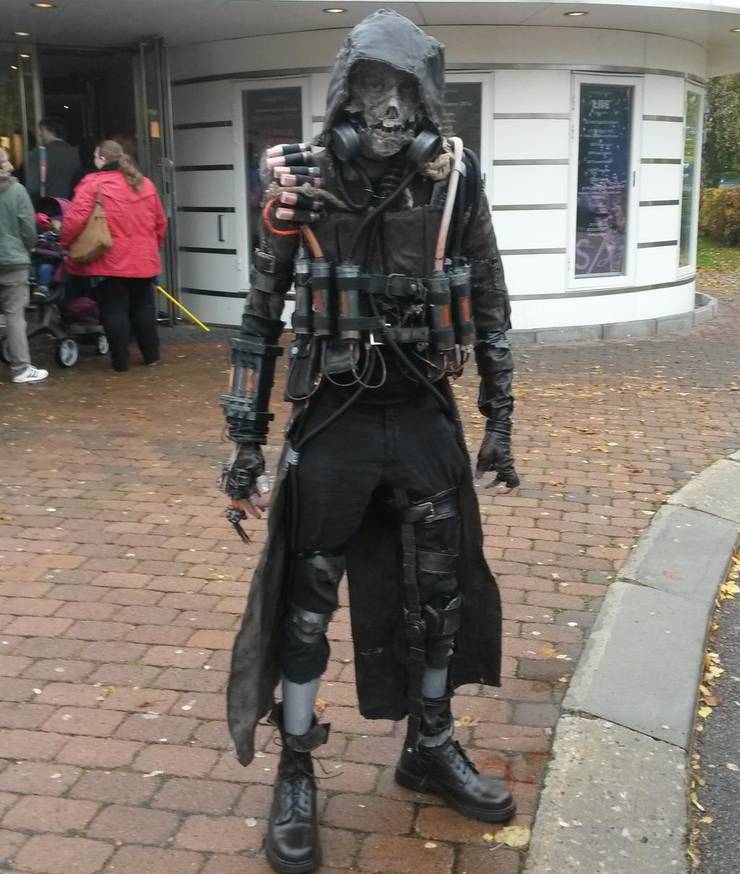 10 Amazing Scarecrow Cosplays Every DC Fan Must To See 13 SebvirartZ