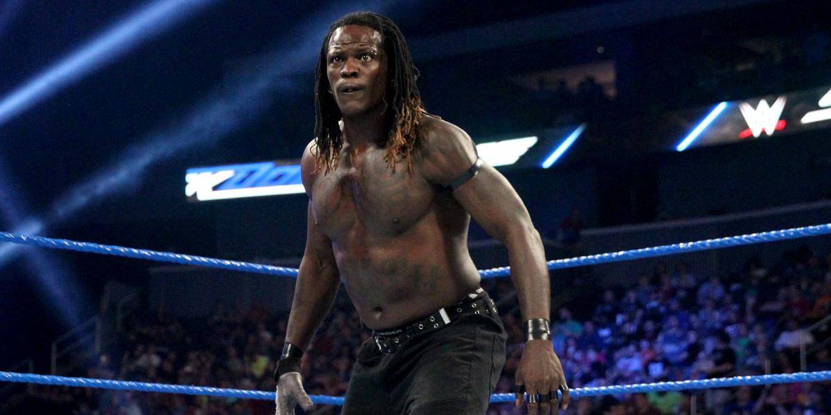 WWE Resurrects a WEIRD Gimmick From a Decade Ago - And It's a VERY Bad Idea