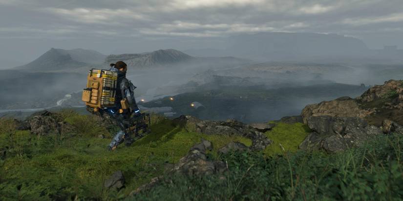 The player walking by a cliff in Death Stranding