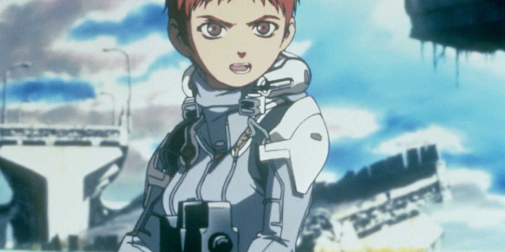 Seorang prajurit bersenjata menghunus senjatanya di dalam Kapal Selam Biru No. 6.