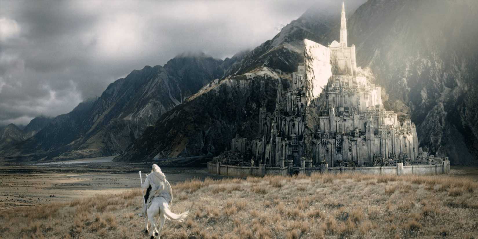 Gandalf on Shadowfax arriving at Minas Tirith 