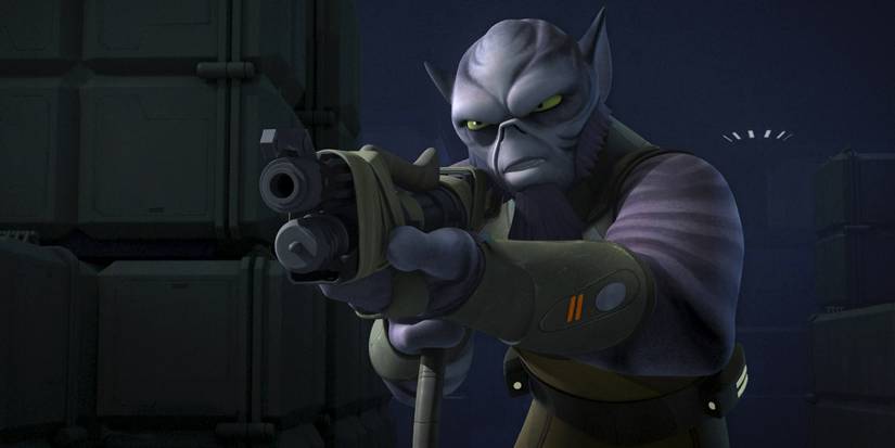 The Lasat rebel Zeb Orrelios points a gun in a corridor in Star Wars Rebels
