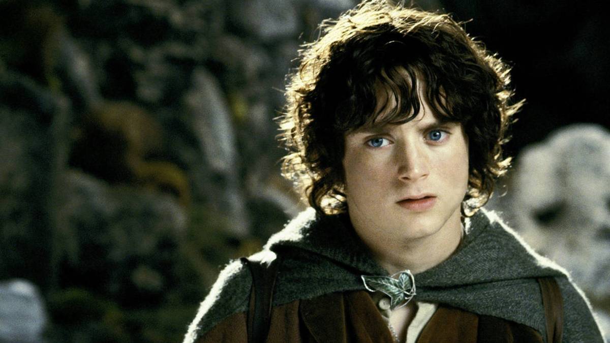 Frodo Weak Lord of the Rings: Was Frodo's Cloak Magical?