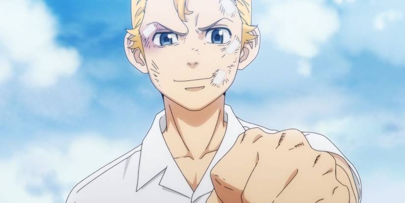 Takemichi, covered in bruises, punches towards the camera 