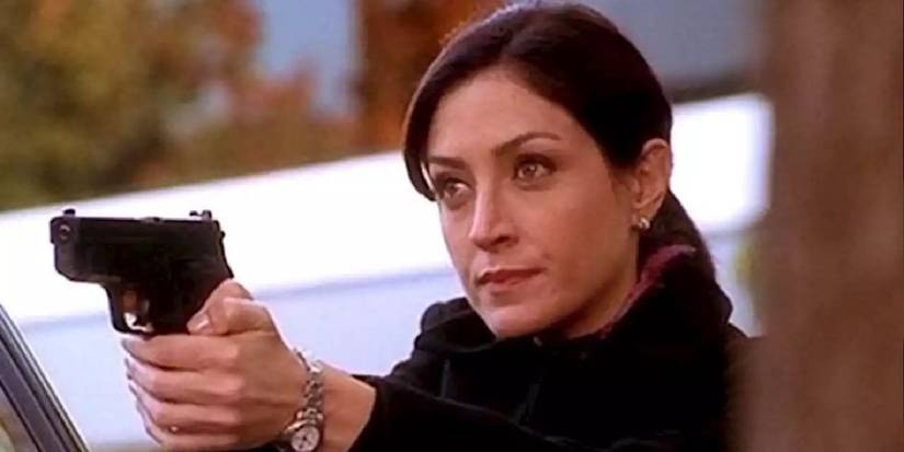 Sasha Alexander as Caitlin Todd in NCIS points her gun.