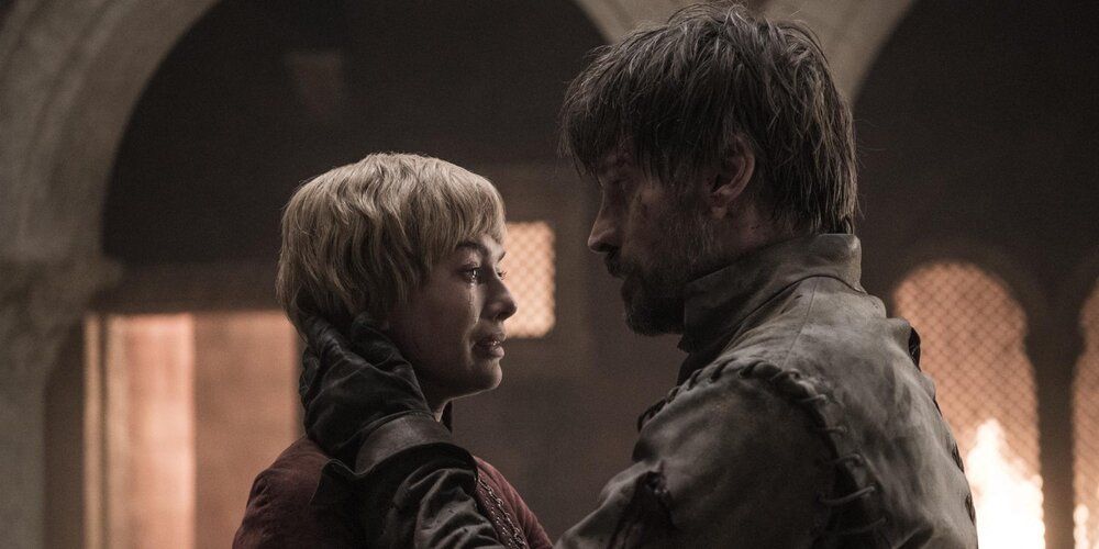 Jaime e Cersei se abraçam enquanto esperam para morrer em Game of Thrones