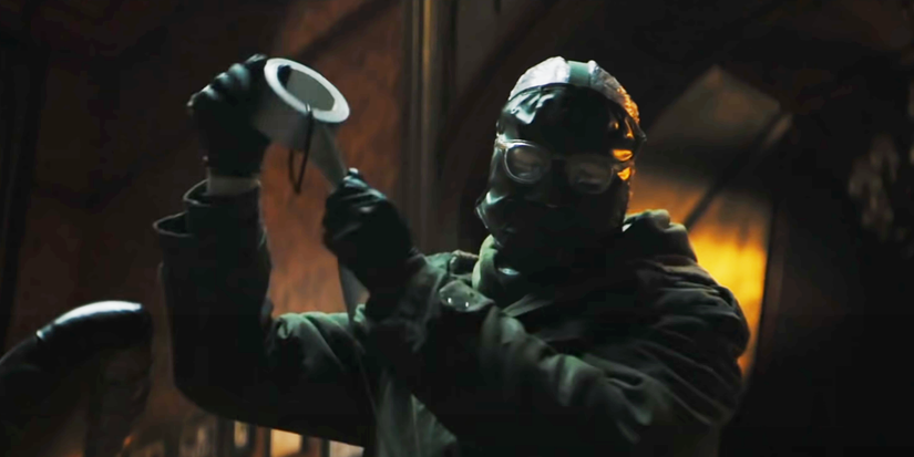 Why The Batman Changed Riddler's Costume From Whimsical to Terrifying