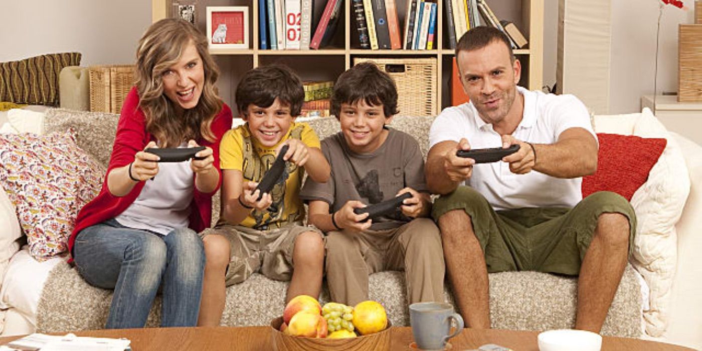 Семейное видео телефонов. Семейные игры. Игры для всей семьи. Компьютерные игры для детей. Игры родителей с детьми.
