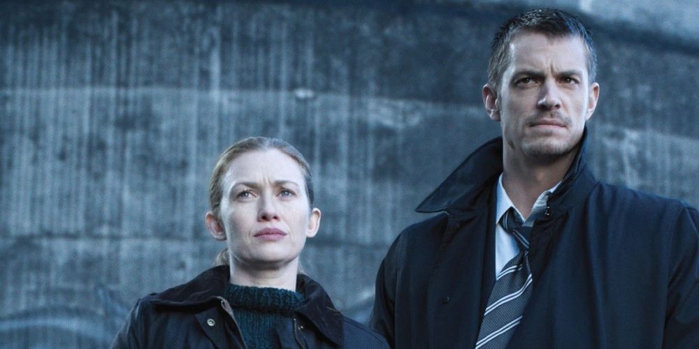 Detectives Stephen Holden y Sarah Linden en la versión Killing Us