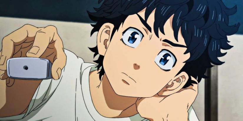 Takemichi watching TV