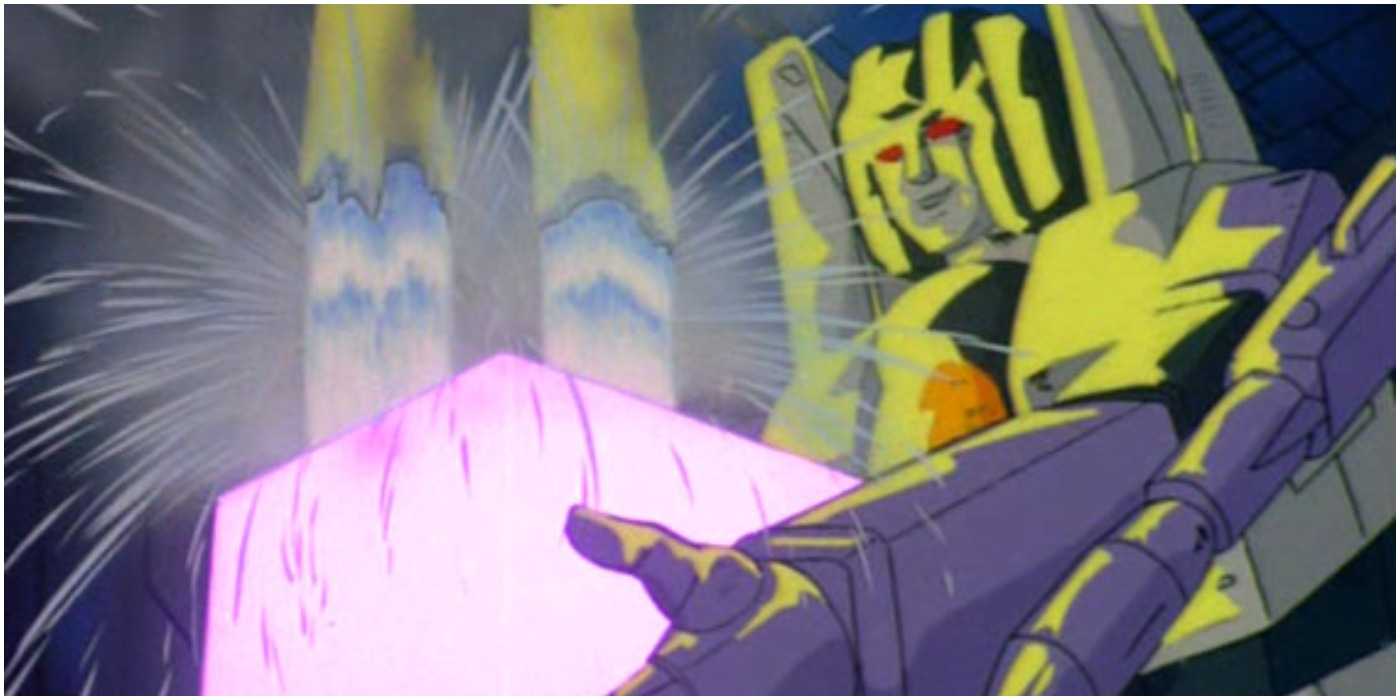 Skywarp carrying energon in Transformers.