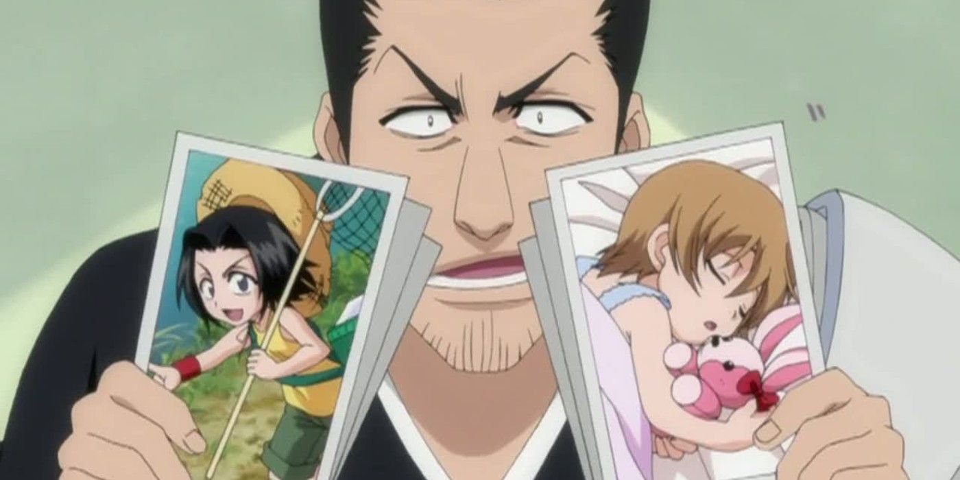 Isshin Shows His Family Pictures In Bleach