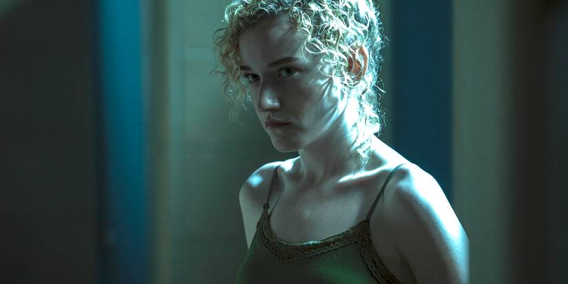 Julia Garner is Ruth Langmore in Ozark.