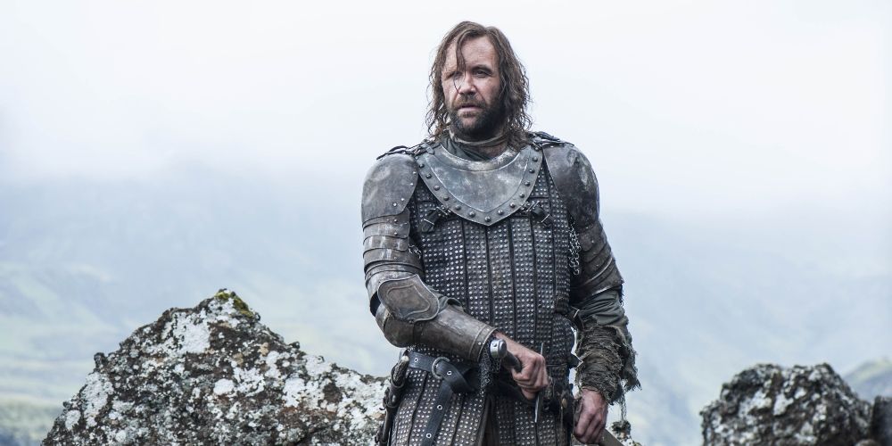 Sandor Clegane se preparando para lutar contra Brienne de Tarth em Game of Thrones