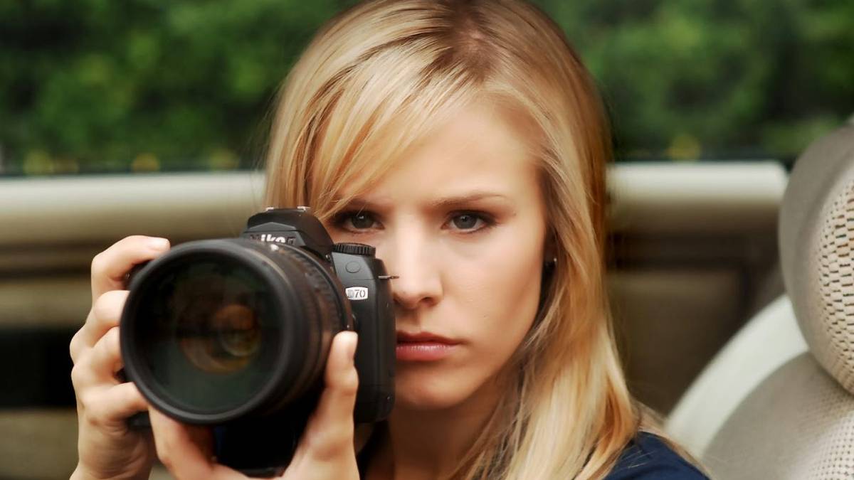VERONICA MARS, Kristen Bell, Amanda Seyfried, (Season 1), 2004-07. photo: ©  Warner Bros. Television / Courtesy Everett Stock Photo - Alamy, image size:1200x675