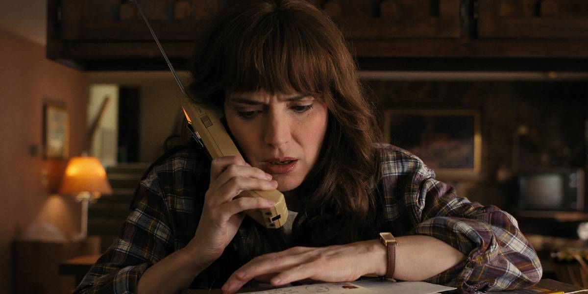 did winona ryder smoke real cigarettes in stranger things Things: How Dacre Montgomery Brought Billy the Bully to Life Winona Ryder Had to Fact-Check