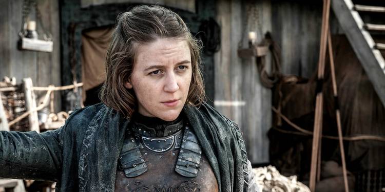 Yara Greyjoy (Gemma Whelan) stands aboard her ship in Game of Thrones.
