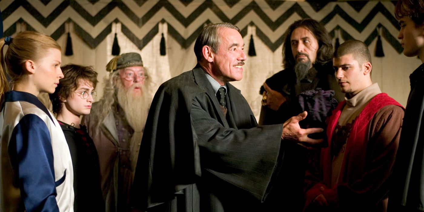 Barty Crouch, Dumbledore, e os campeões no torneio Triwizard em Harry Potter.