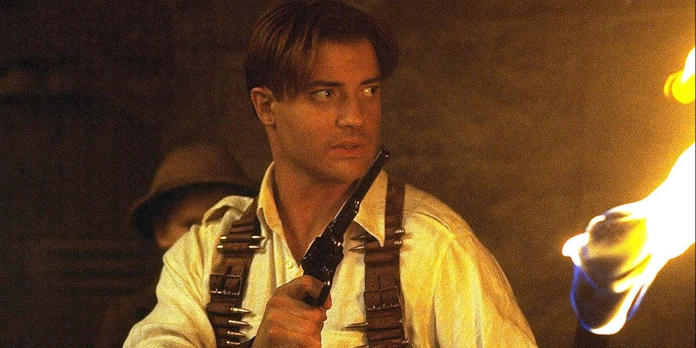 Brendan Fraser with a torch in The Mummy