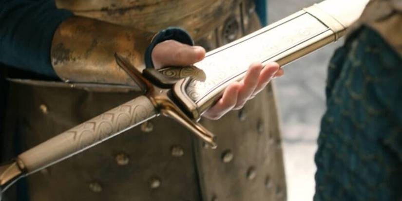 Elendil receives the sword Narsil in The Lord of the Rings: The Rings of Power