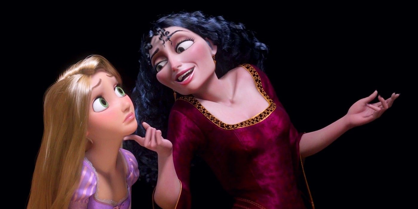 Madre Gothel cantándole Madre sabe mejor a Rapunzel