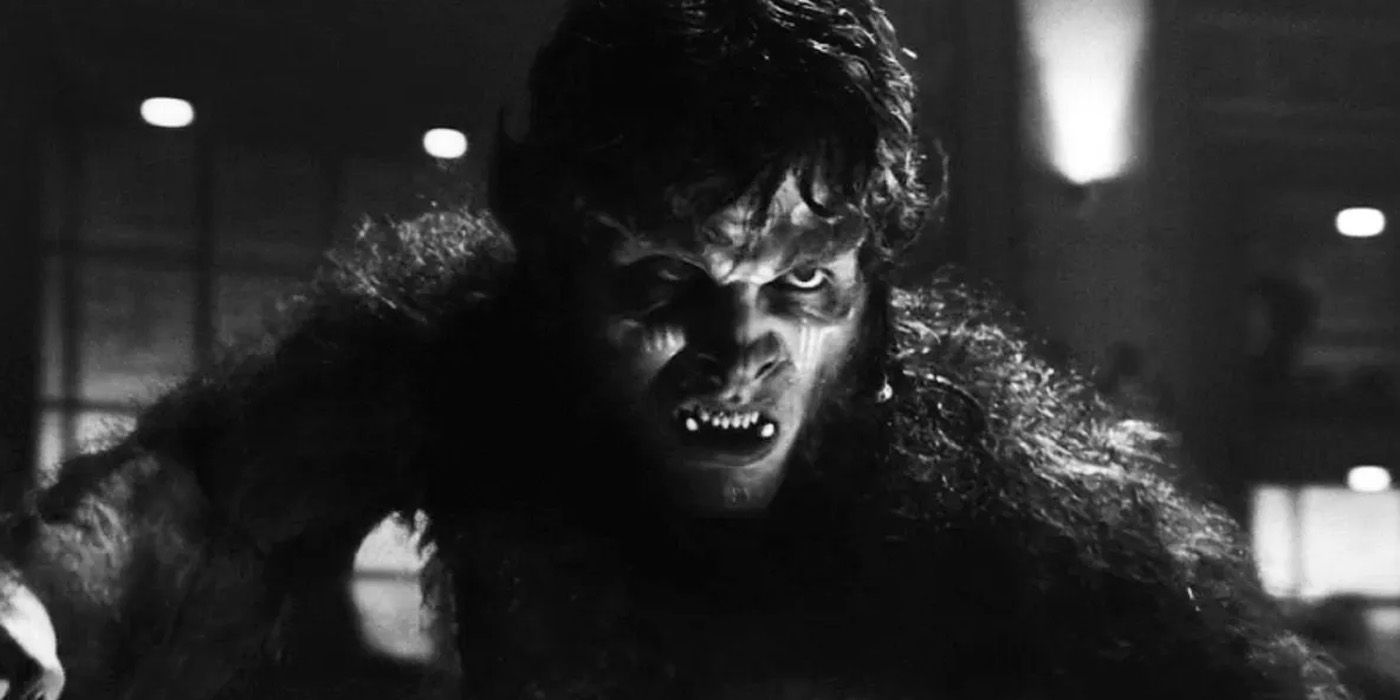 Um lobisomem prestes a atacar em Werewolf By Night
