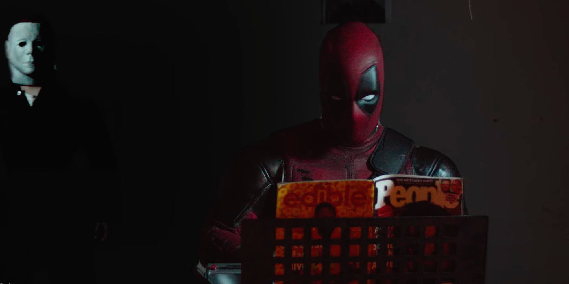 Michael Myers Battles Deadpool in Christmas Fan Film, image size:1968x984