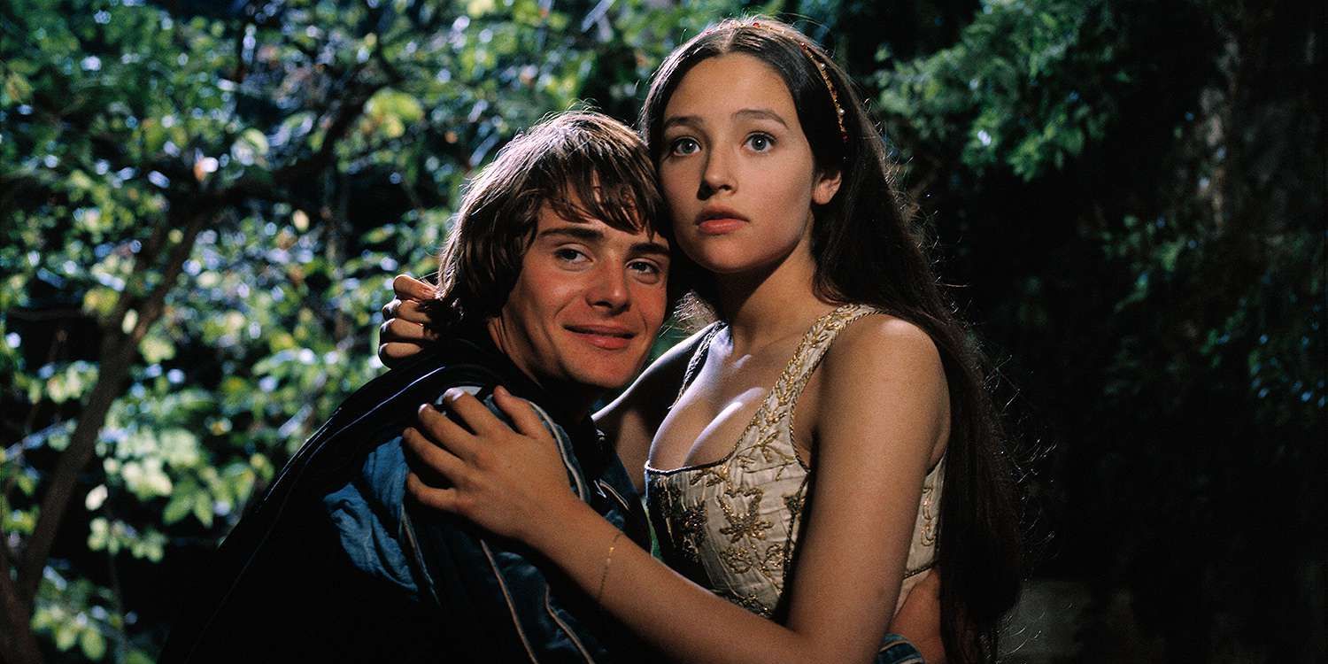 Captura de pantalla de Romeo y Julieta de 1968 con Olivia Hussey y Leonard Whiting.