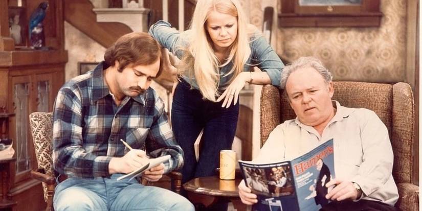 Archie reads a magazine next to her daughter and her son in the family in the family