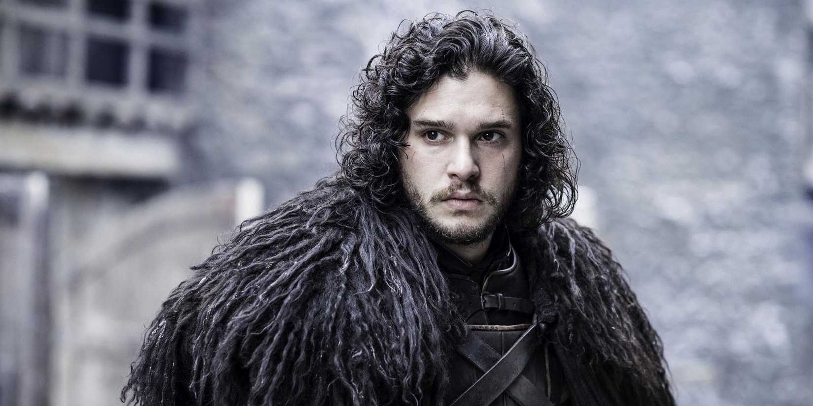 Jon Snow (Kit Harington) looks to his right in Game of Thrones.